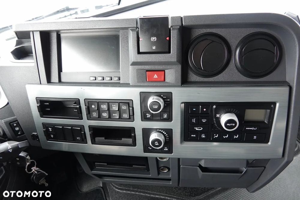 Renault T 520 / RETARDER / SKÓRY / LIMITED / TEAM ALPINE 55/99 - 27