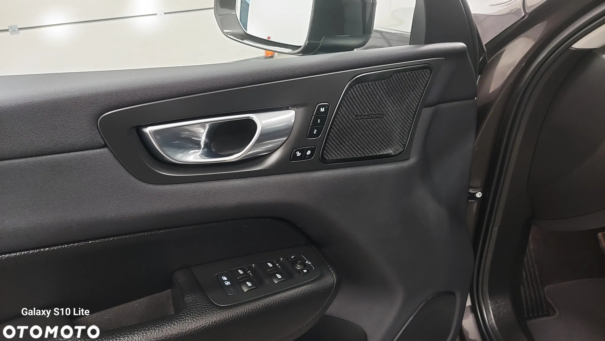 Volvo XC 60 T6 Plug-In Hybrid AWD Inscription - 16