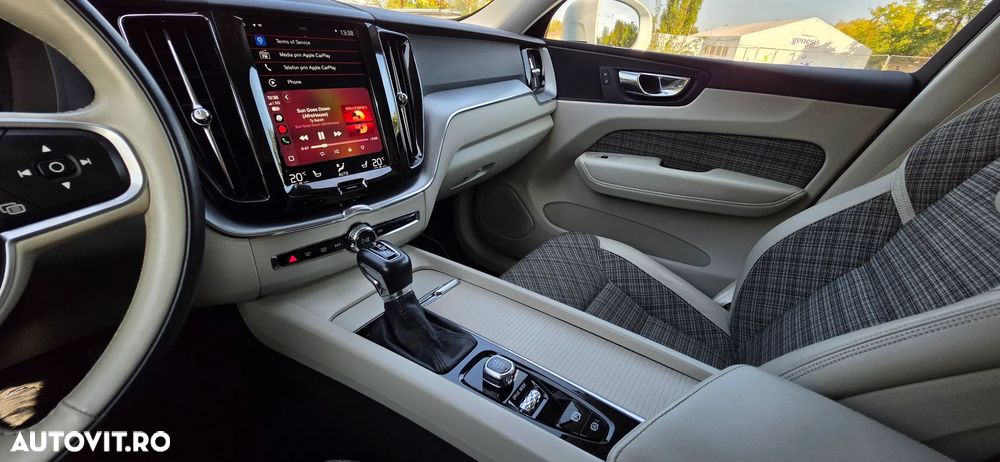 VOLVO XC60 2018 — imagine 28