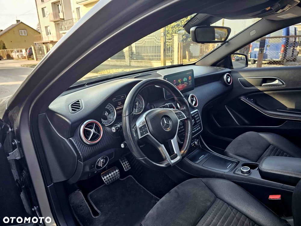 Mercedes-Benz Klasa A 250 4Matic 7G-DCT AMG Line - 14