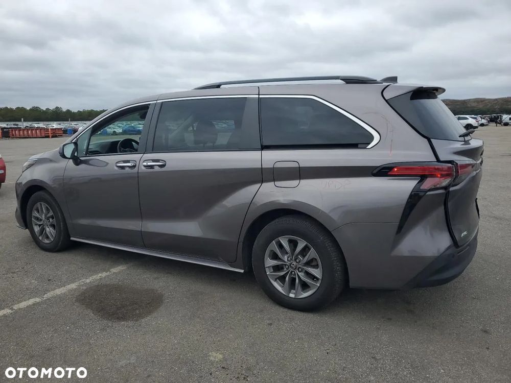 Toyota Sienna - 3