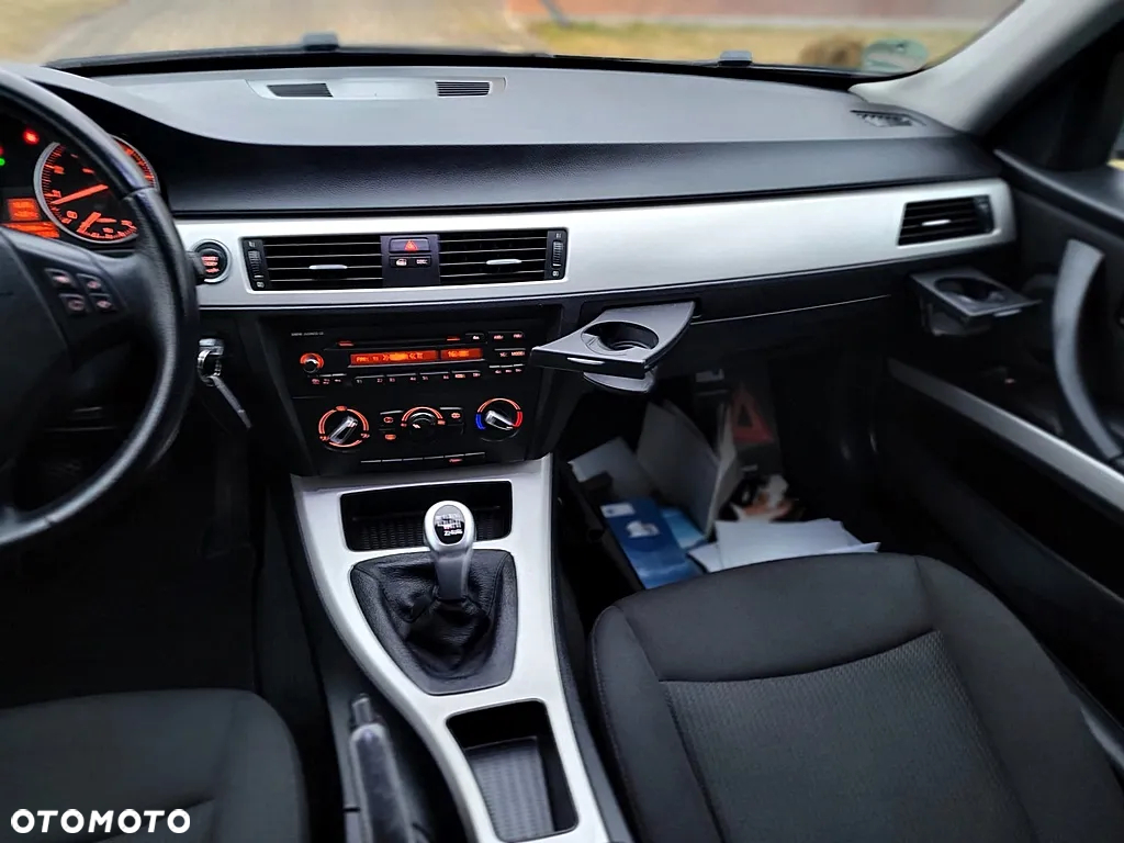 BMW Seria 3 320i - 3