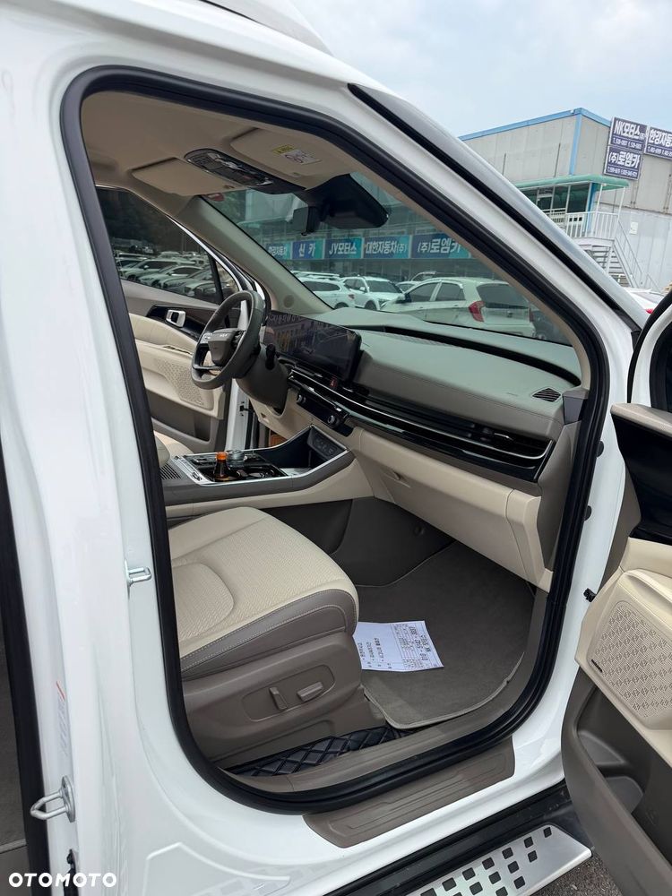 Kia Carnival - 35