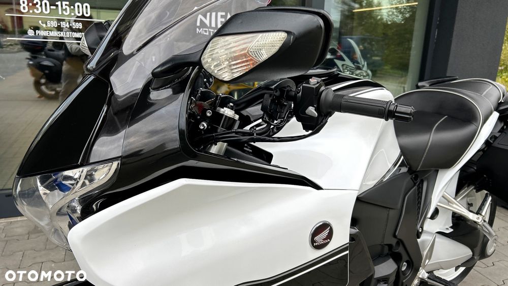 Honda VFR - 28