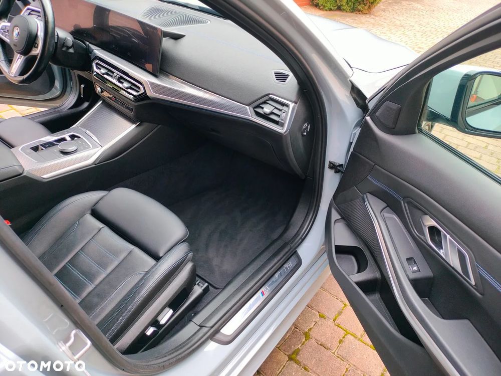 BMW Seria 3 330e M Sport - 28
