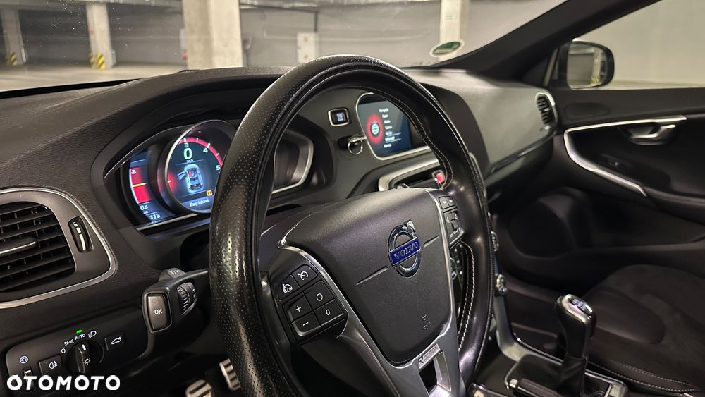Volvo V40 D4 Drive-E R-Design Summum - 22