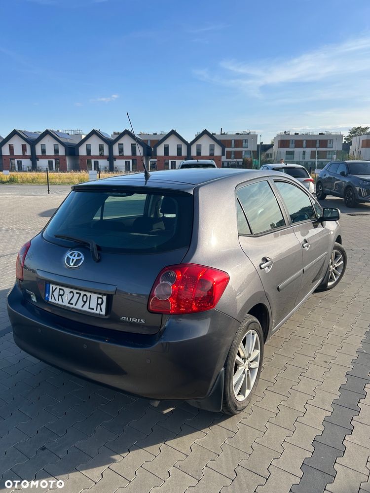 Toyota Auris 2009 photo 3