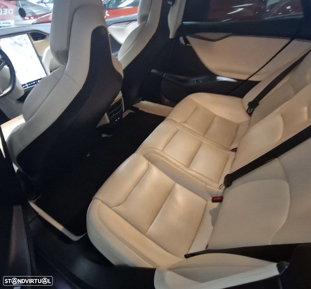 Tesla Model S - 17
