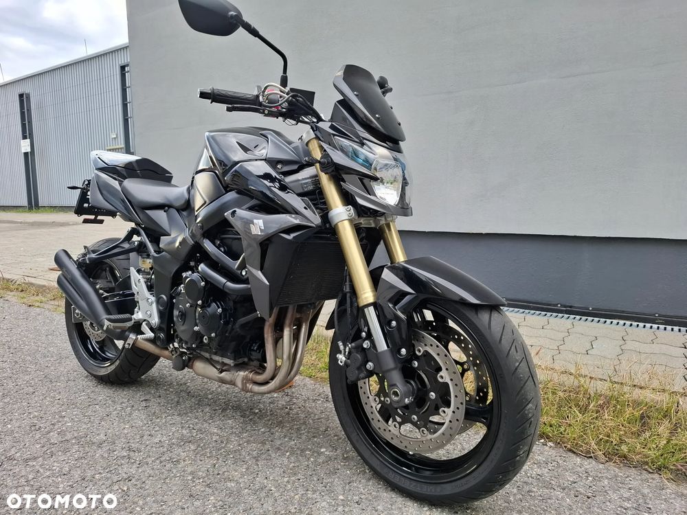 Suzuki GSR - 2