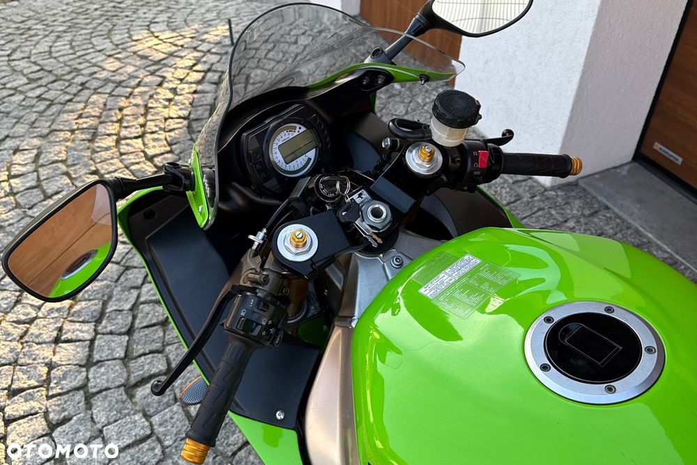 Kawasaki ZXR - 38