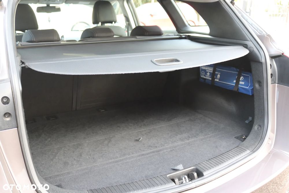 Hyundai i30 blue Kombi 1.6 GDi YES Gold - 26