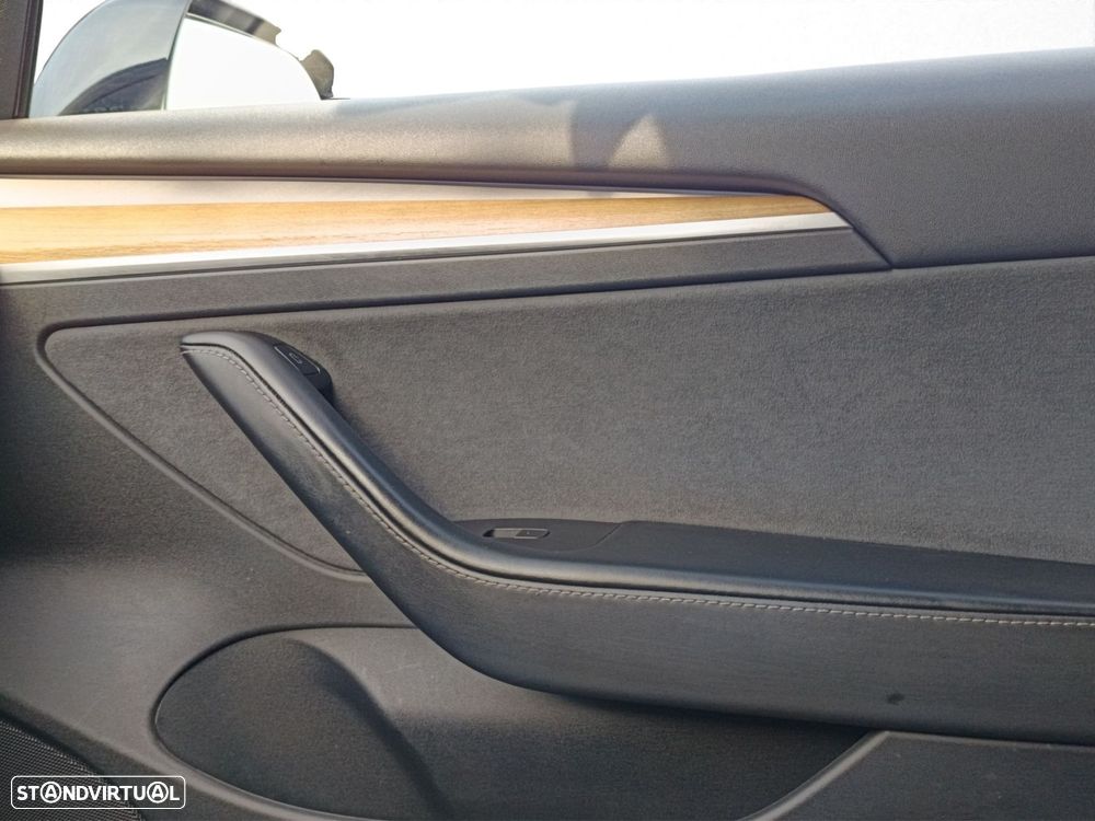 Tesla Model 3 Long Range Tração Integral Premium - 24
