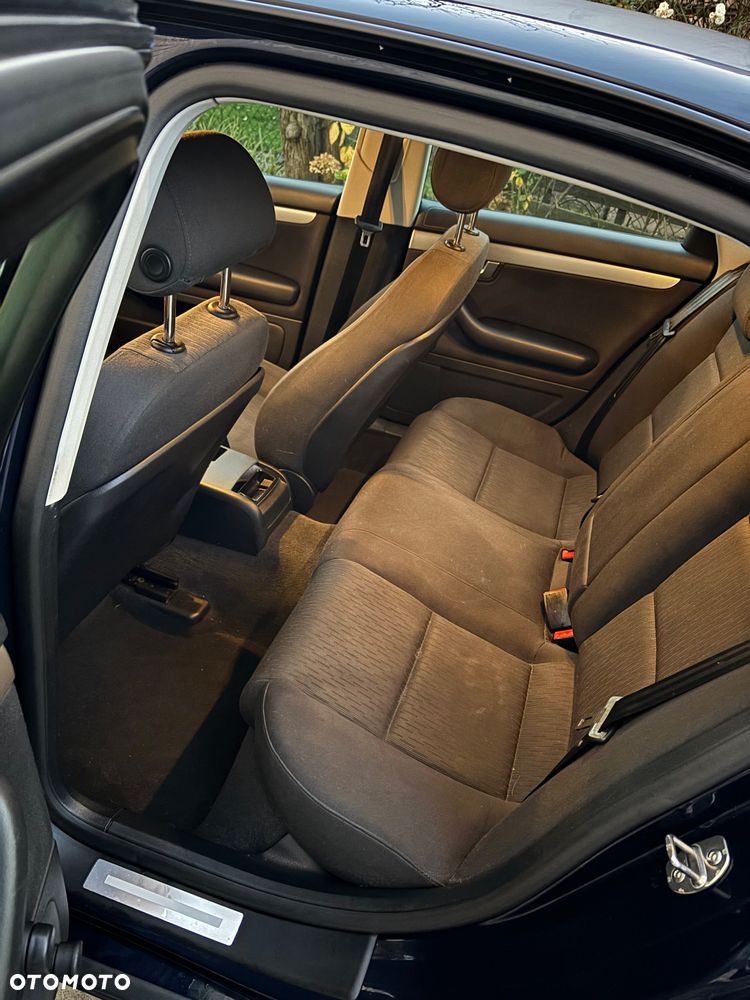 Audi A4 Limousine - 11