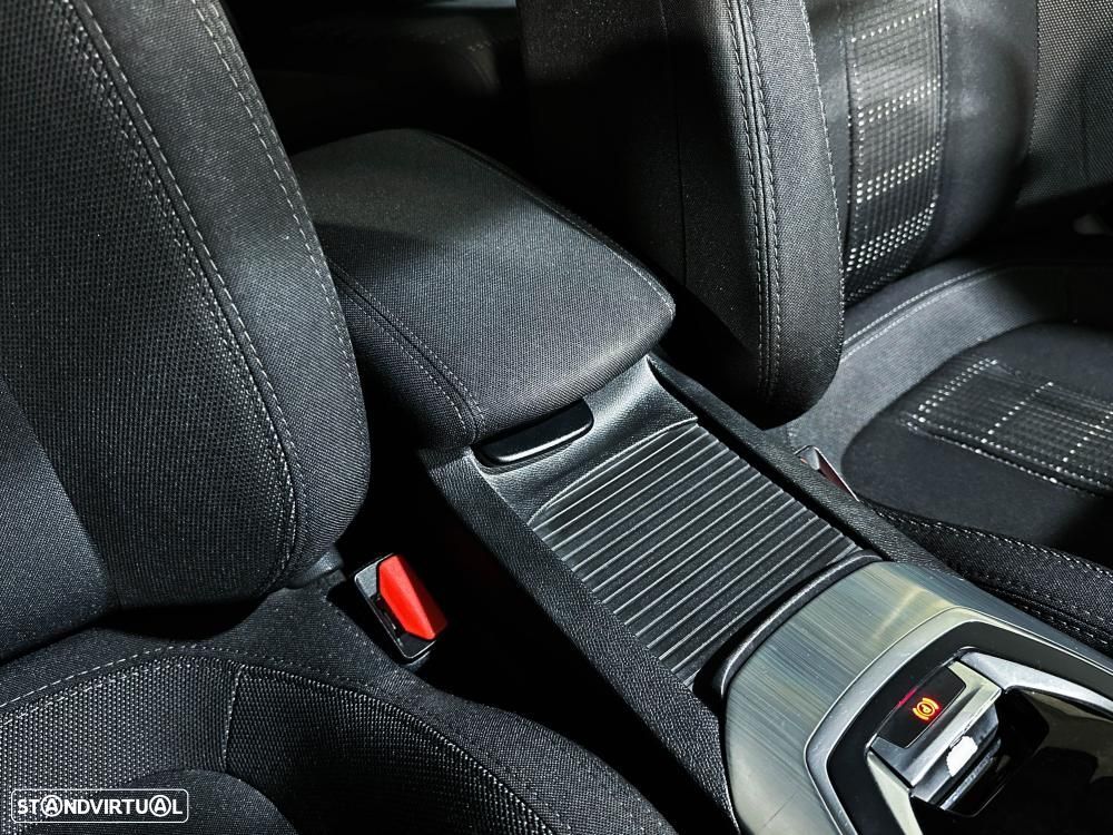 Peugeot 308 1.2 PureTech Allure - 33