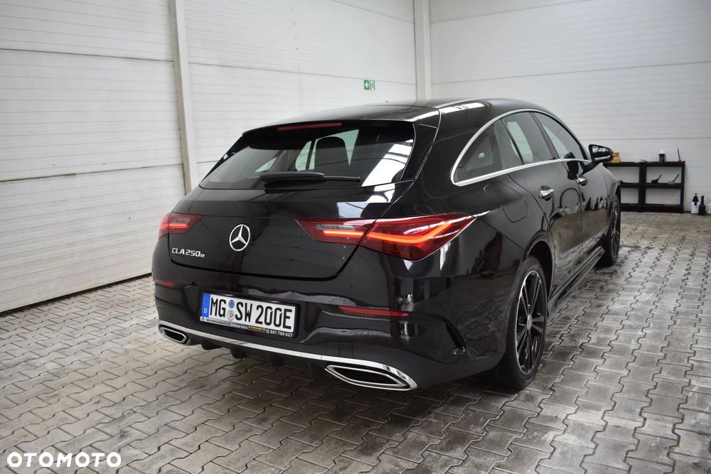 Mercedes-Benz CLA 250 e PHEV AMG Line 8G-DCT - 12