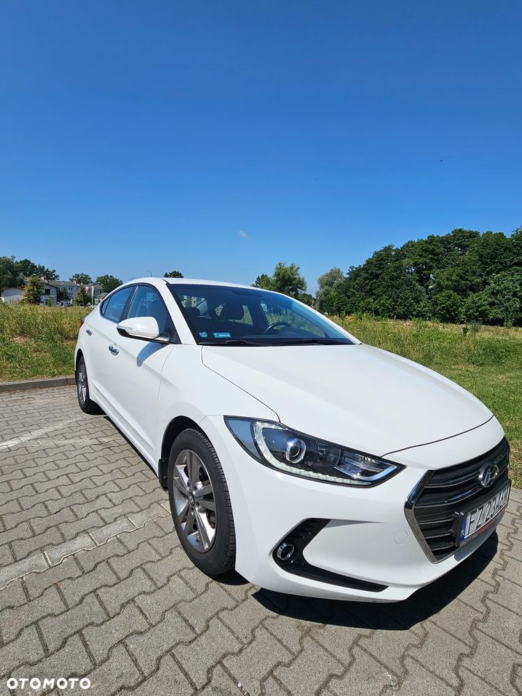 Hyundai Elantra - 9