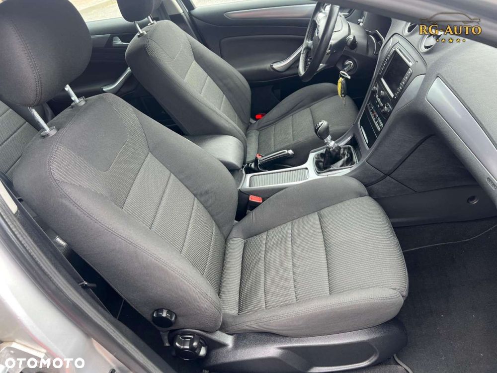 Ford Mondeo - 37