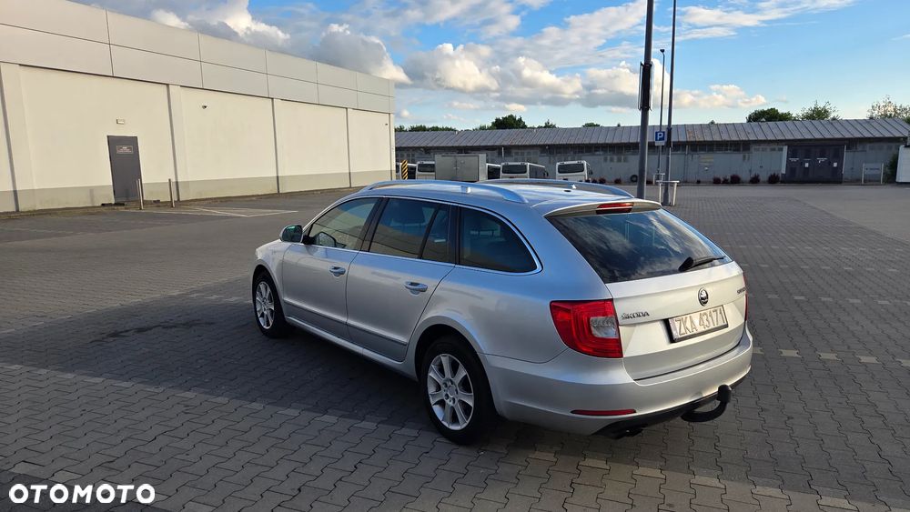 Skoda Superb 2.0 TDI DSG Elegance - 4