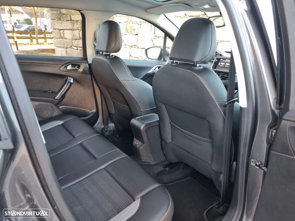 Peugeot 2008 1.2 PureTech Allure - 28