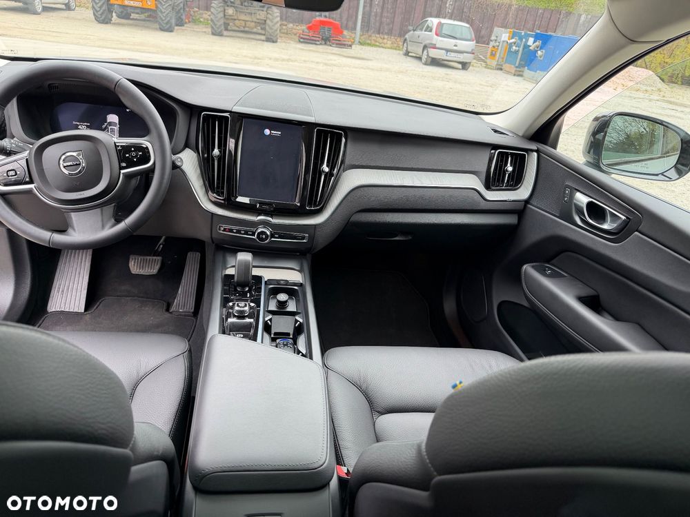 Volvo XC 60 B5 B AWD Plus Dark - 12
