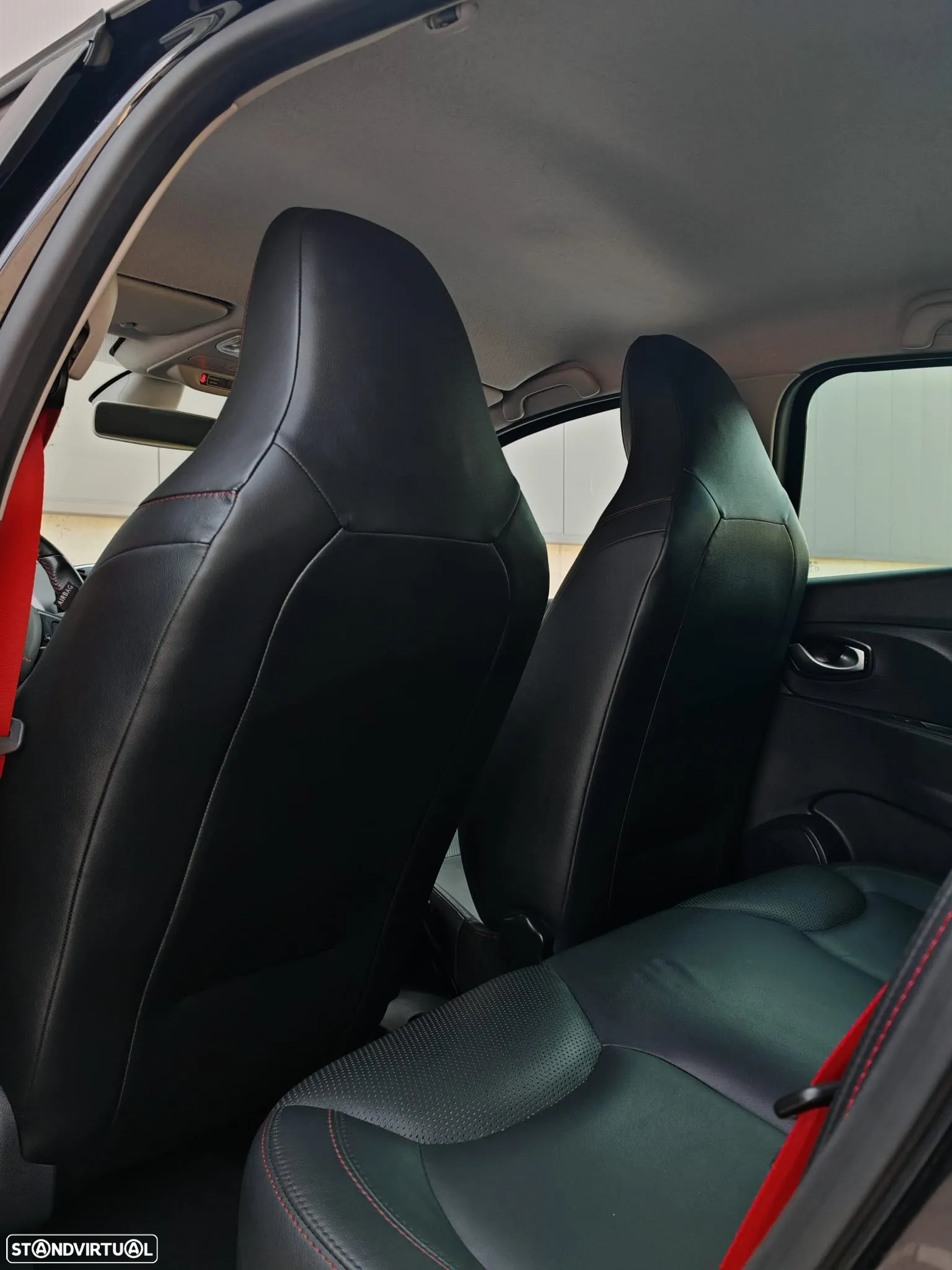 Renault Clio TCe 220 EDC R.S. Trophy - 13