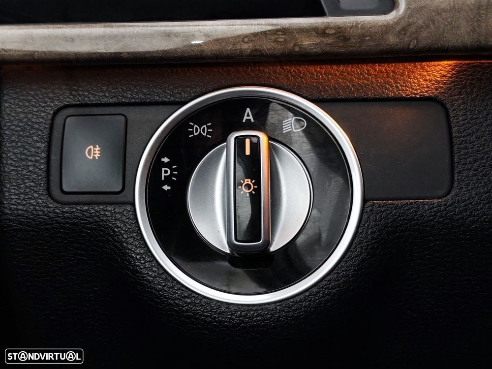 Mercedes-Benz E 250 BlueTEC Elegance Auto. - 28