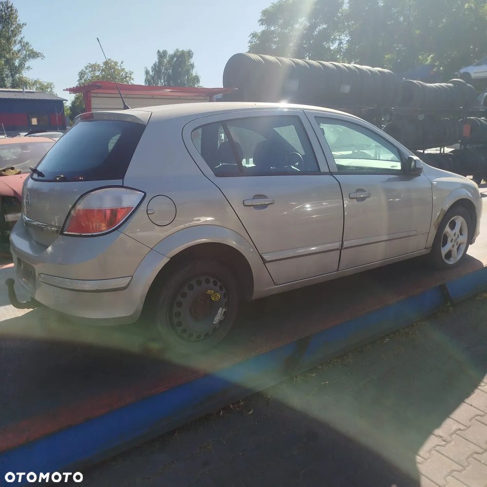 Opel Astra H na części . - 10