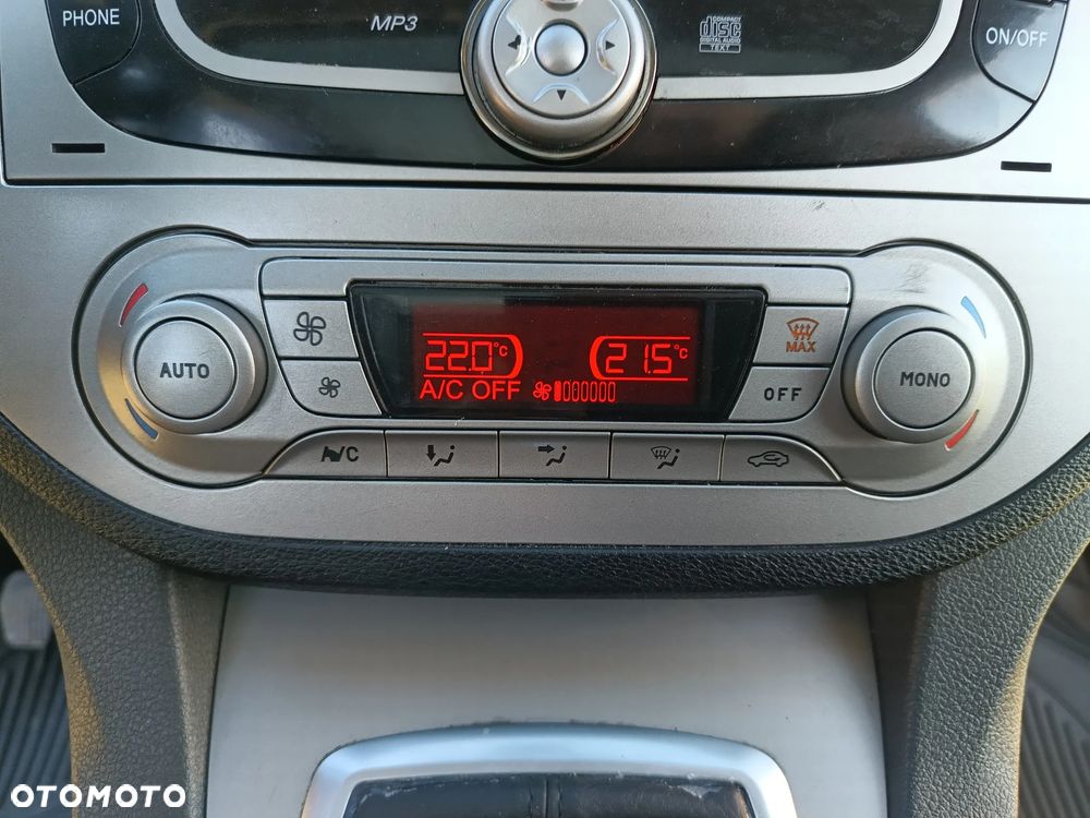 Ford Kuga 2.0 TDCi 4x4 Titanium - 34