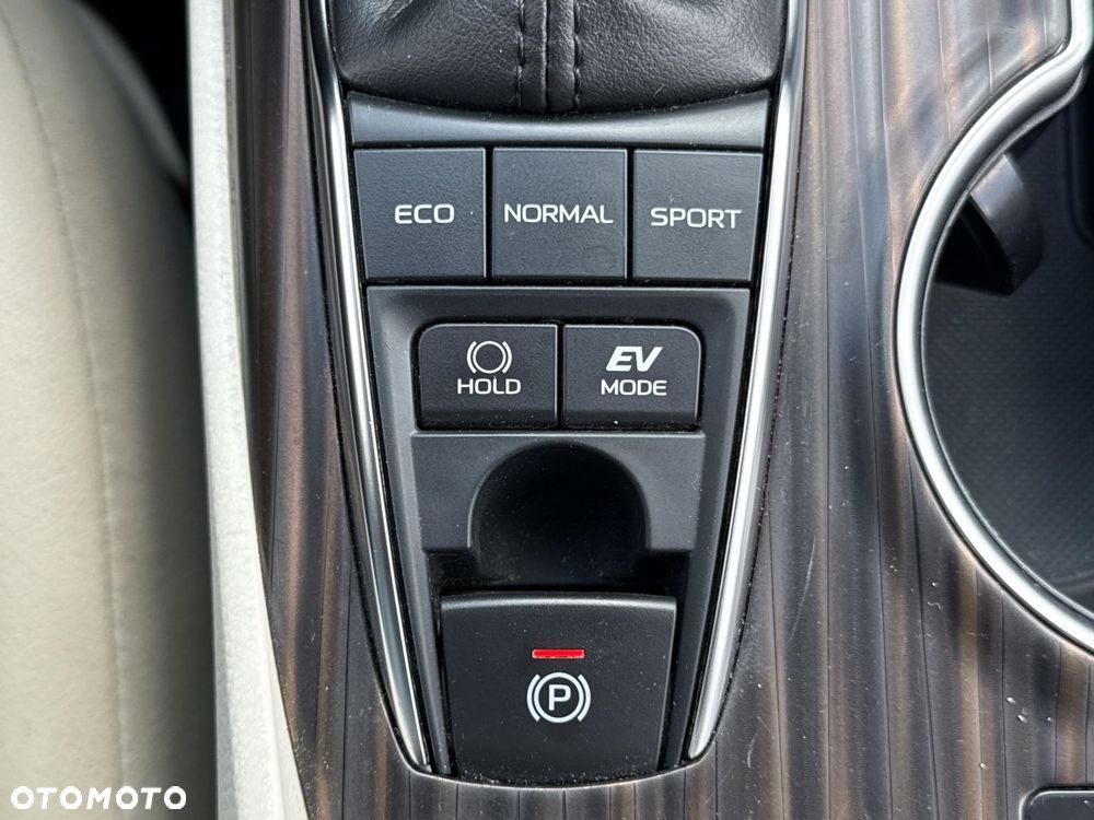 Toyota Camry 2.5 Hybrid Executive CVT - 25