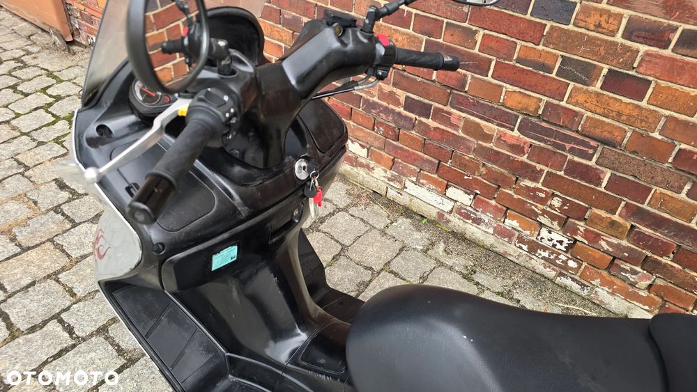 Suzuki Burgman - 12