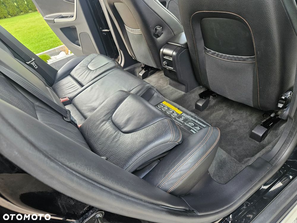 Volvo XC 60 2.4D AWD RDesign - 37