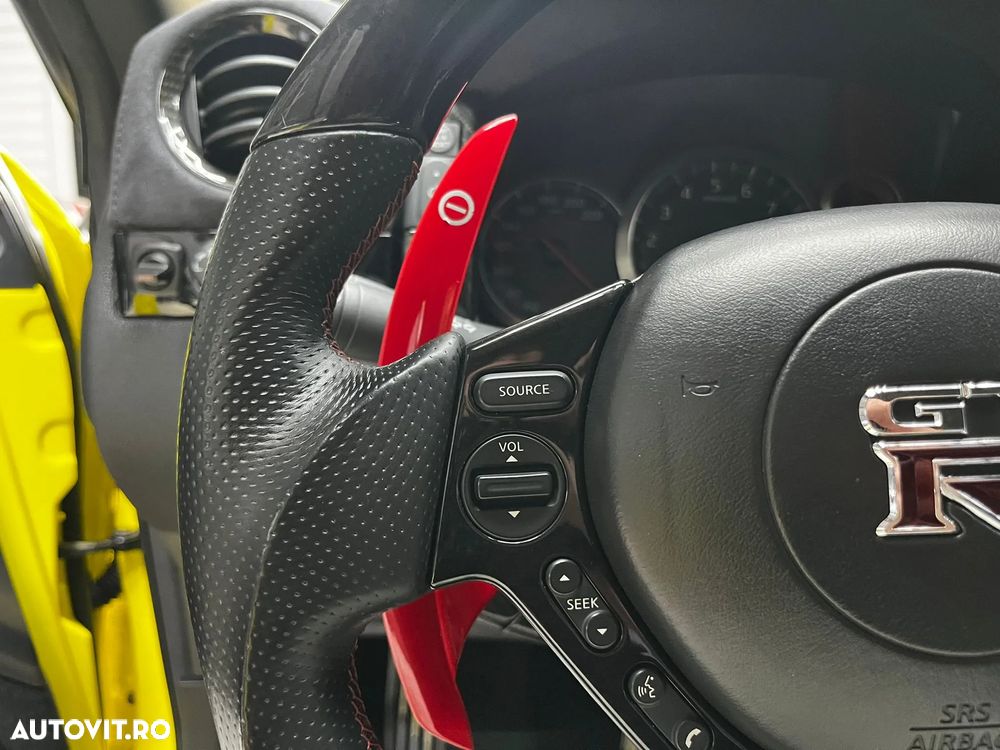 Nissan GT-R Standard - 12