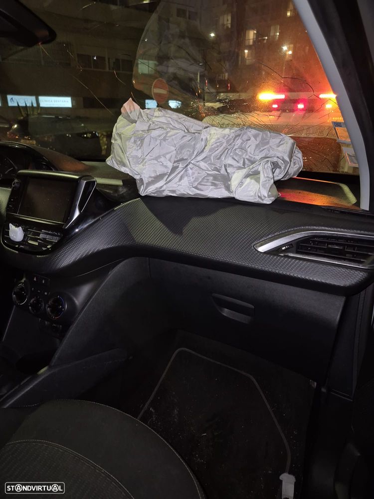 Peugeot 208 1.2 PureTech Active - 12