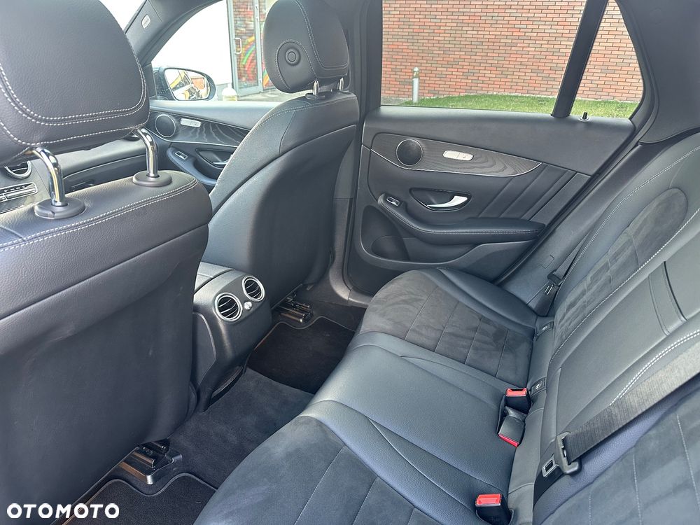 Mercedes-Benz GLC 250 4Matic 9G-TRONIC AMG Line - 10