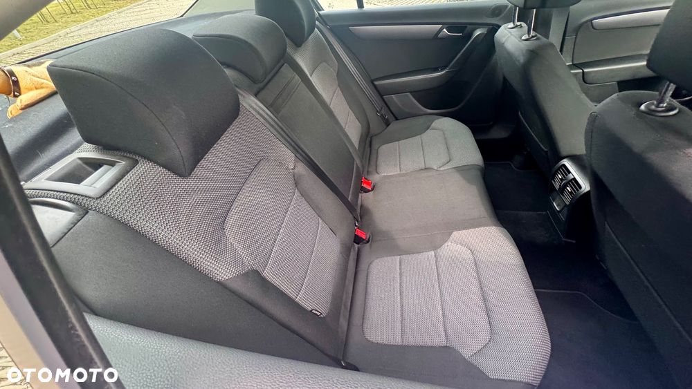 Volkswagen Passat 1.8 TSI Exclusive - 39