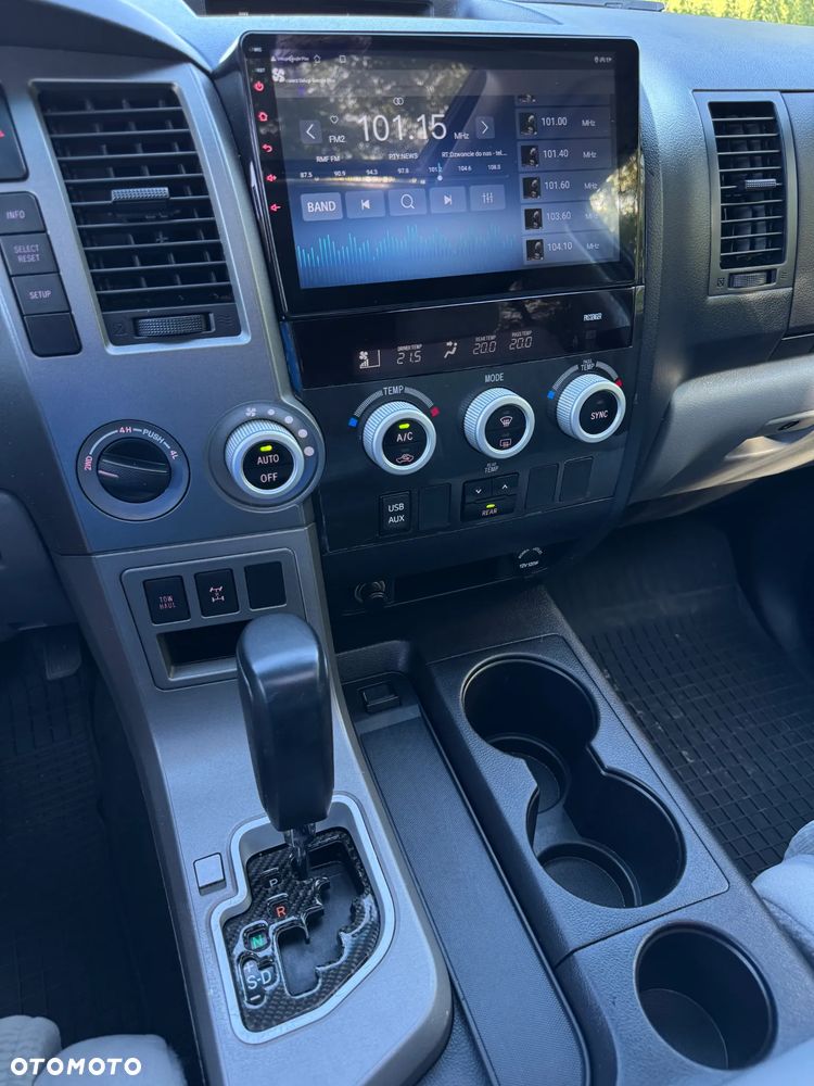 Toyota Sequoia - 14