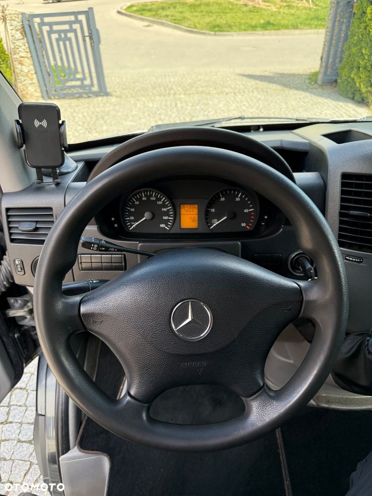 Mercedes-Benz Sprinter - 12