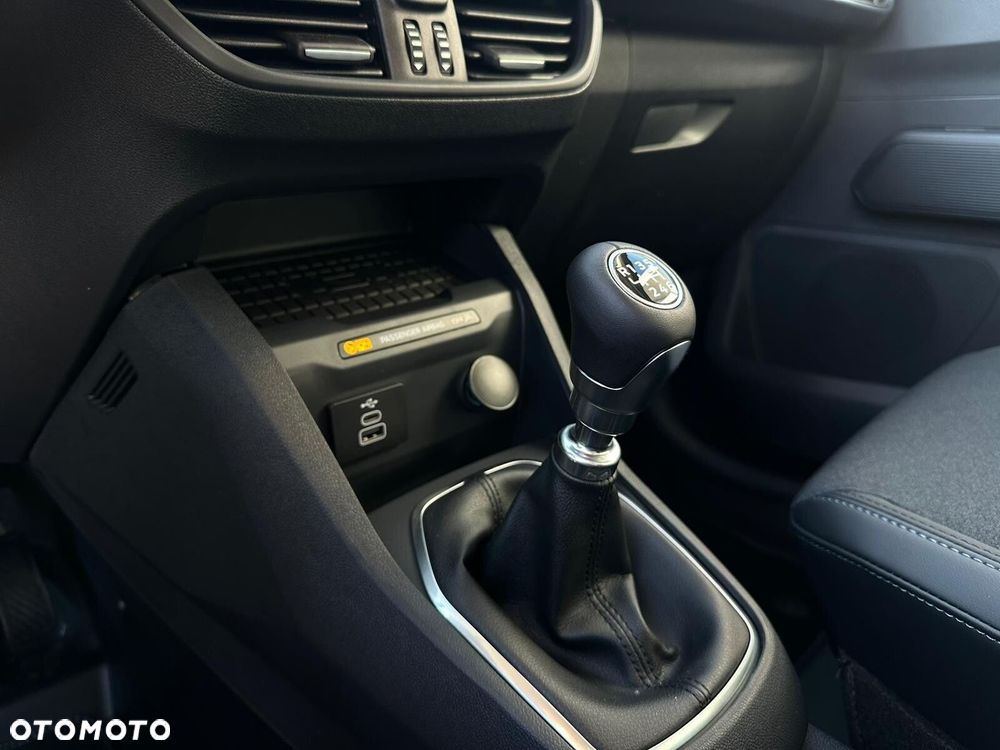 Ford Transit Courier - 19