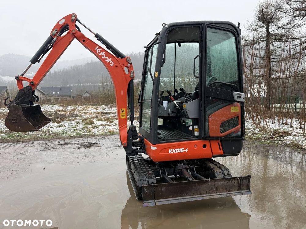 Kubota KX016-4 Koparka Gąsienicowa 2 tony. DEKRA aktualna do 2026r. Rozsuwane Hydr. podwozie! Sprowadzona z Gospodarstwa Norweskiego! Zero luzów i wycieków. Maszyna jak Nowa z Salonu! 2016rok. Pełna Dokumentacja. Gąsienice bez zużycia! Łyżka Skarpowa! Szybkozłącze! szybka wolna jazda. Ani deka luzów i wycieków. OKAZJA - 13