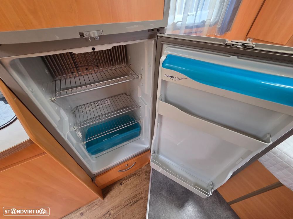 Pilote Aventura 730G Cama Central Frigo Grande - 16