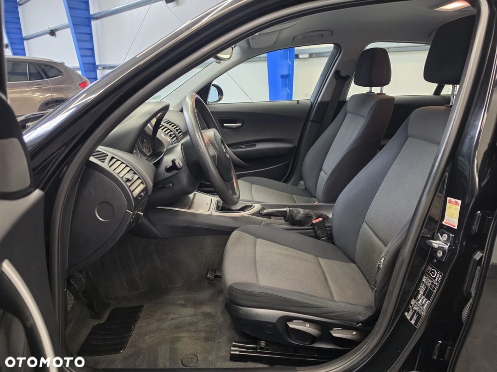 BMW Seria 1 116i - 25