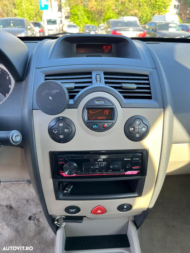 Renault Megane II 1.6 Influence - 11