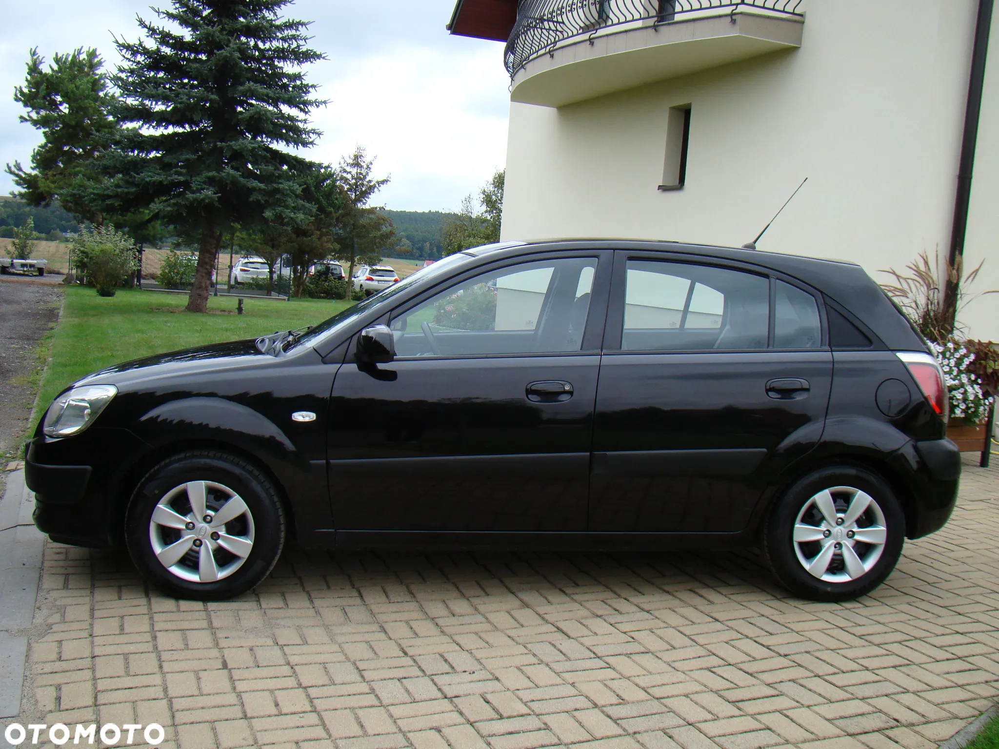 Kia Rio - 4