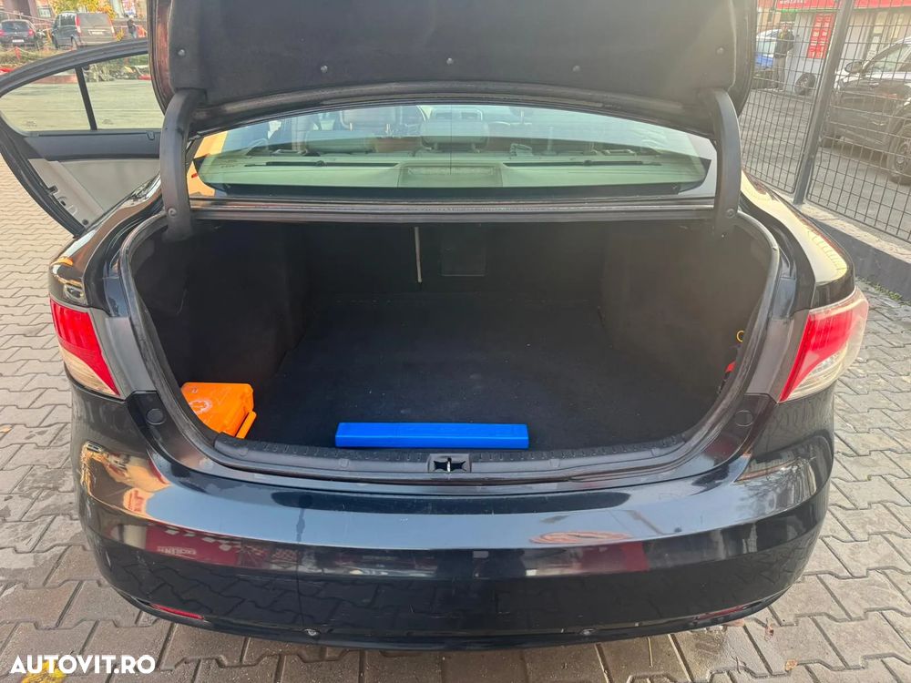 Toyota Avensis 2.2 D-CAT Luxury - 16