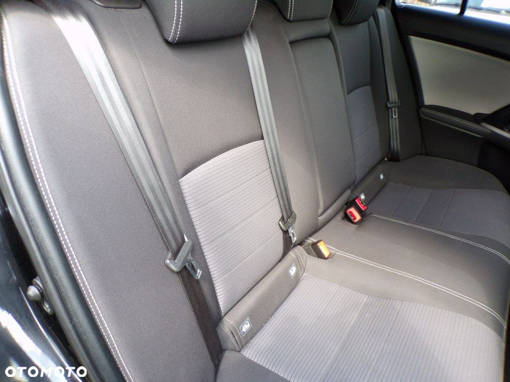 Toyota Avensis - 37