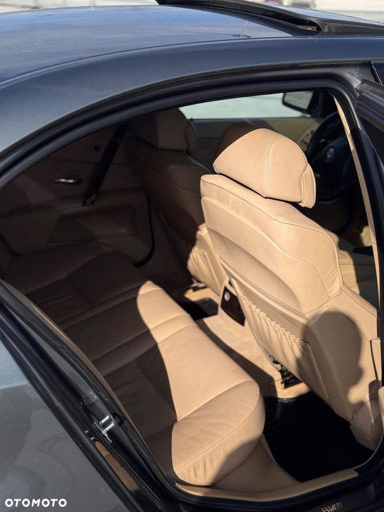 BMW Seria 5 525i - 12