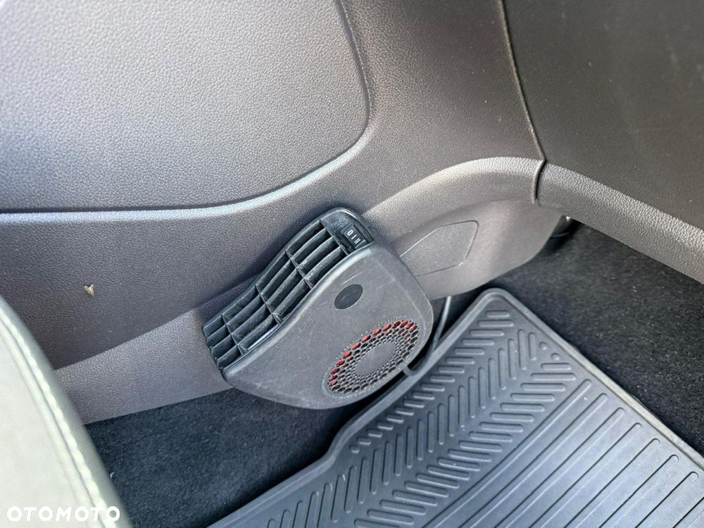 Ford Kuga - 28