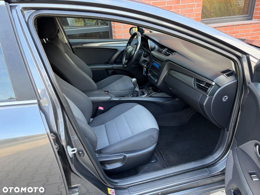 Toyota Avensis - 12