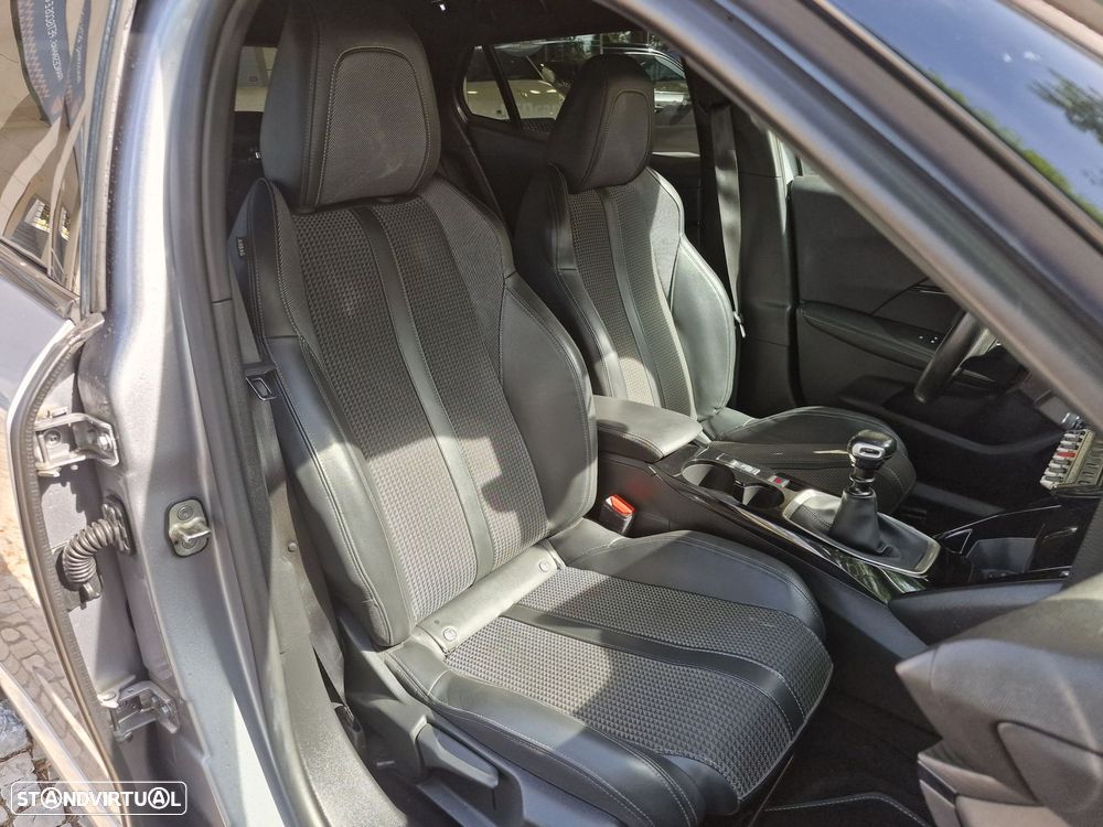 Peugeot 2008 1.2 PureTech GT - 18