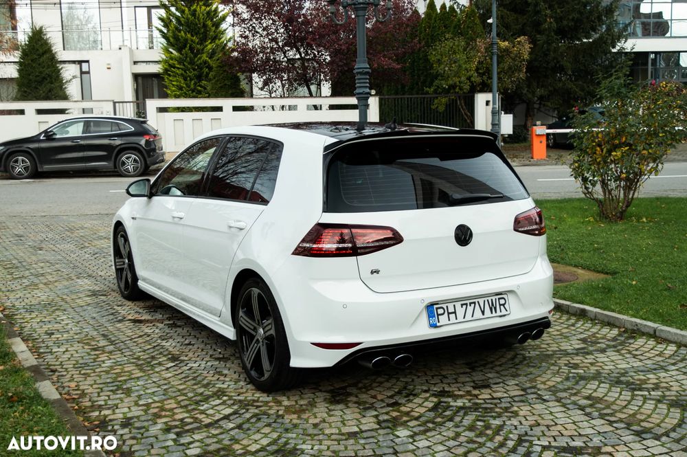 Volkswagen Golf - 32